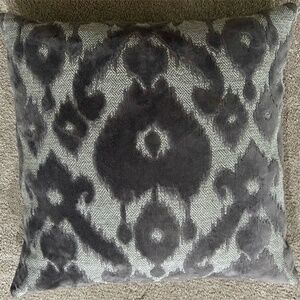 Z Gallerie Charcoal and siver patterned accent pillow